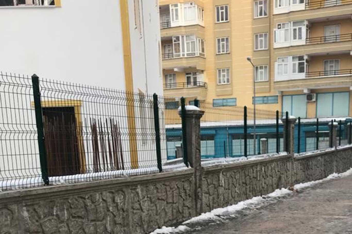 Diyarbakır Bağlar Belediyesi cami ve taziye evlerinde çevre düzenlemesi yapıyor